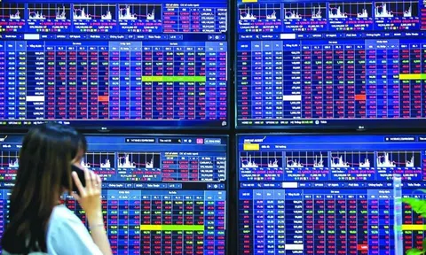 Đầu tư vào đâu khi vàng, cổ phiếu đều ảm đạm?
