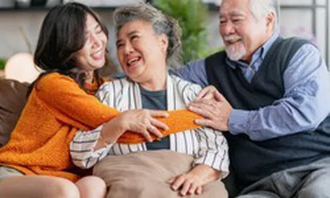 Con cái ít gọi điện về nhà có phải bất hiếu không? Bài viết này sẽ khiến các bậc cha mẹ vỡ lẽ ra sự thật!
