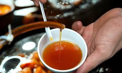 3 cách nhận biết nước mắm truyền thống và nước mắm pha khi đi siêu thị