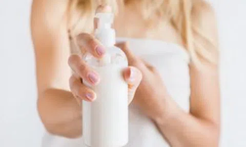 Hai lô mỹ phẩm tắm gội bị thu hồi khẩn
