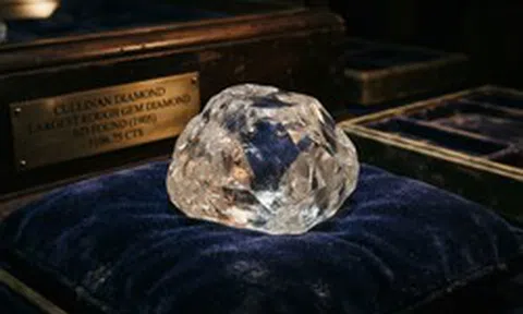 Viên kim cương lớn nhất thế giới nặng bao nhiêu carat?