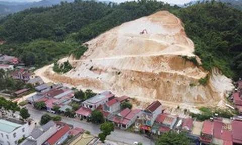 Mùa mưa bão đã "gõ cửa", nhiều công trình chống sạt lở vẫn chưa hoàn thành