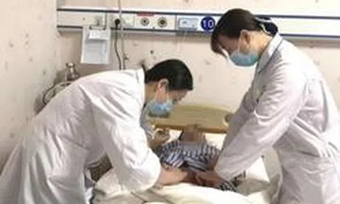 Loại ung thư đang tăng nhanh ở người trẻ: Bác sĩ cảnh báo 6 dấu hiệu sớm, ăn đúng 4 nhóm thực phẩm sẽ giảm nguy cơ
