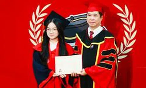 Bỏ trường Y viết tiếp ước mơ của mẹ, Á khoa 22 tuổi giành học bổng tiến sĩ danh giá