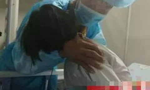 Bé gái 8 tuổi qua đời sau 30 ngày phát hiện ung thư thận, người cha thừa nhận: “Tôi là thủ phạm”