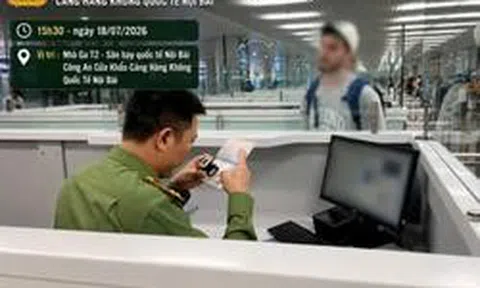 2 tuần trước - 18/7, kịp thời ngăn chặn một khách nước ngoài ở cửa khẩu sân bay Nội Bài