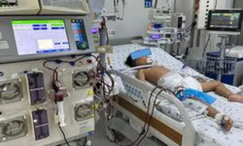 Tây Ninh: Bé trai 5 tuổi suy gan nặng, lọc máu liên tục vì 1 kiểu uống thuốc hạ sốt