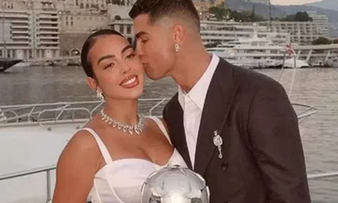 Hé lộ lễ cưới của cầu thủ Ronaldo và bạn gái người mẫu