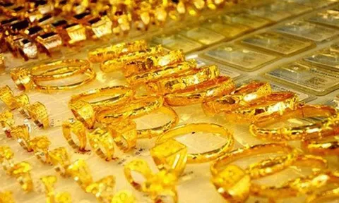 Giá vàng hôm nay (4/8): Tụt dốc về mức thấp