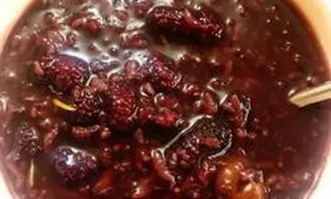 Việt Nam có loại trái cây mọc dại ven đường nhưng là "vua bổ thận", dưỡng tóc, chống lão hóa