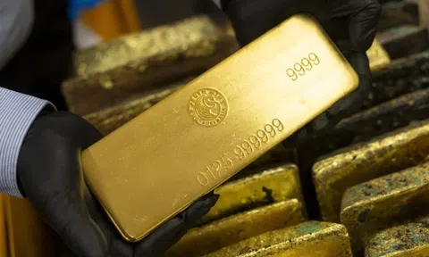 Giá vàng tăng, chứng khoán Mỹ lập kỷ lục