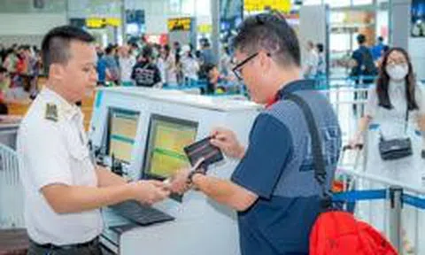 Từ 2/8, người Việt Nam xuất, nhập cảnh tại cửa khẩu sân bay Nội Bài cần chú ý 1 thay đổi