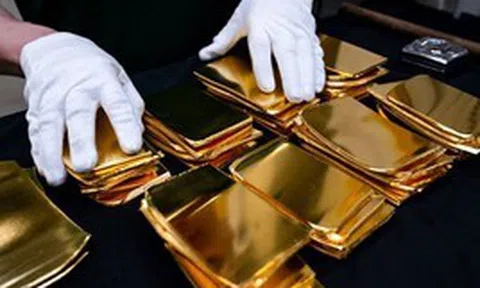 Giá vàng vọt lên cao nhất hơn 2 tháng, quỹ khổng lồ tiếp chuỗi "gom" 20 tấn vàng