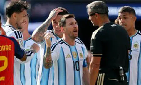3 triệu người xem video chưa từng công bố hé lộ câu nói cực gắt của trọng tài với Messi ở chung kết World Cup