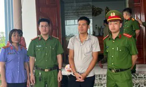 Bắt tạm giam người đàn ông nhận chiếc điện thoại 19 triệu đồng của shipper nhưng không trả tiền