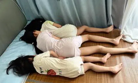 Một đứa trẻ ngủ rất yên và một đứa trẻ liên tục cựa quậy, ai thông minh hơn? Khoa học có câu trả lời