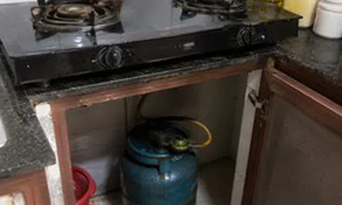 Ngửi thấy mùi gas trong bếp nên làm gì đầu tiên?