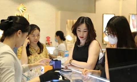 Người 'bắt đáy' cổ phiếu PNJ lãi lớn