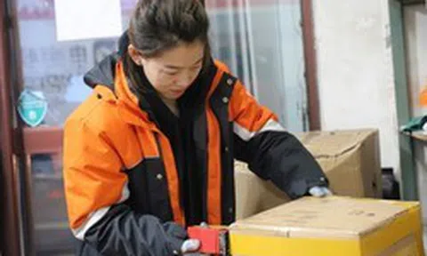 Khách chuyển khoản thừa 3,3 triệu đồng, shipper đến tận nhà trả lại mới biết đó là tiền tip