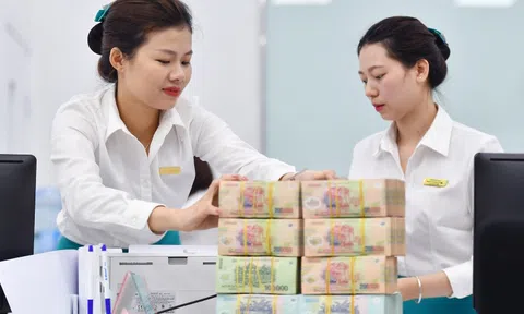 Lãi suất tiết kiệm lên hơn 9%/năm, người dân lại mang tiền đi gửi