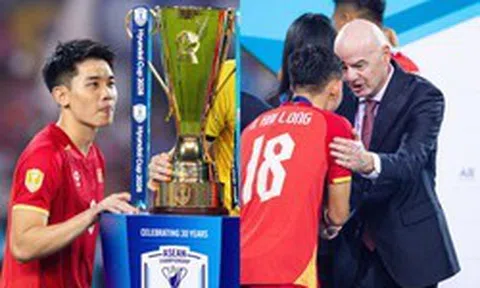 Đình Bắc gây sốt với biểu cảm đáng yêu ngắm nhìn cúp vô địch, chủ tịch FIFA ôm động viên, chúc mừng Hai Long
