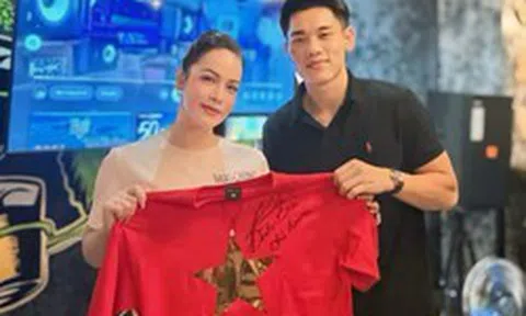 Nhật Kim Anh lên status tag thẳng Đình Bắc