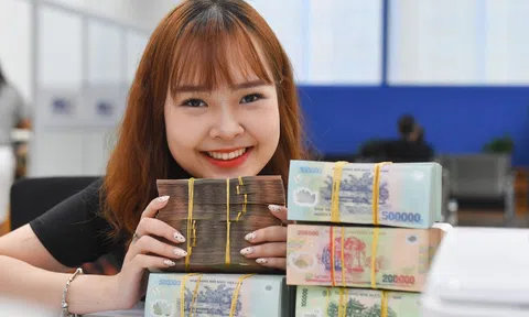 Chứng chỉ tiền gửi lãi 9%/năm, có nên rút tiền tiết kiệm chuyển sang?