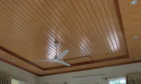 Vì sao ngày càng nhiều gia đình không làm trần nhựa giả gỗ? 2 kiểu trần hiện đại đang dần thành xu hướng mới