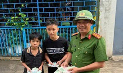 Công an xác minh loạt tờ tiền mệnh giá 20.000 - 500.000 đồng nằm rải rác trên đường: Một công dân sinh năm 1980 lập tức đến trình báo