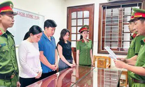 Cảnh sát đồng loạt khám xét 3 địa điểm, khởi tố Nguyễn Thị Bích Phương và chồng