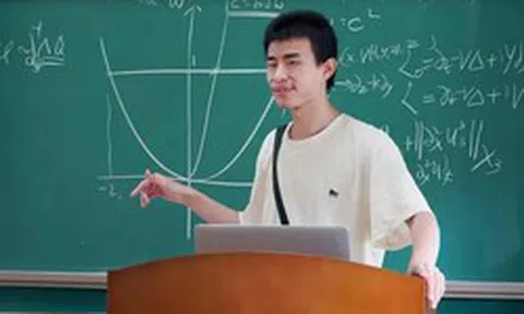“Vi Thần” Bắc Đại gây sốt khi làm chủ biên sách bài tập toán, bán 26.000 bản chỉ sau 4 ngày