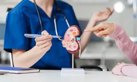 5 dấu hiệu thận đang "già đi" sớm ở tuổi 40-50: Dấu hiệu nguy hiểm nhất lại là… không có triệu chứng