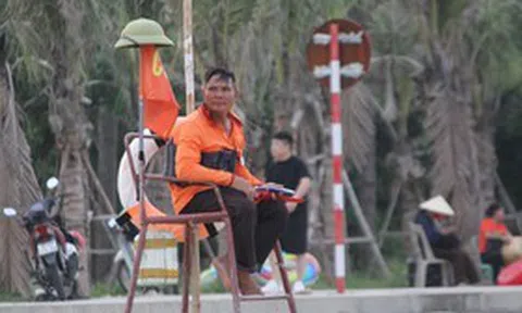 Những người thầm lặng “canh giữ” nơi biển cả: “Lá chắn” an toàn cho du khách