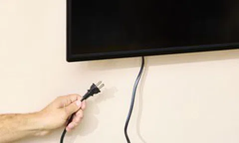 Lời khuyên cho những gia đình ít bật TV nhưng cắm điện 24/24