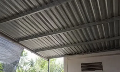 Mái tôn bị dột nên làm gì đầu tiên?