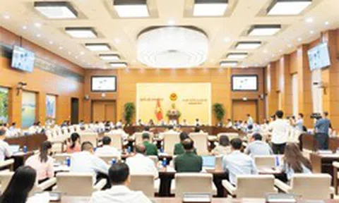 Từ hôm nay, UBTVQH sẽ xem xét thông qua Nghị quyết mới về bảng lương, phụ cấp, tiêu chuẩn bổ nhiệm, điều kiện nâng ngạch...