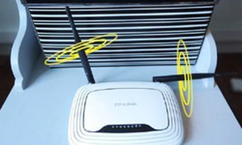 Lời khuyên cho những gia đình đang dùng bộ phát Wi-Fi, chỉnh ăng ten bộ phát sao cho mạng "khỏe"