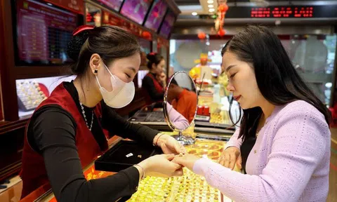 Giá vàng hôm nay (4/9): Tiếp tục tăng cao