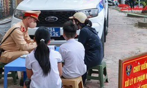 Đầu năm học, CSGT Hà Nội siết vi phạm giao thông ở học sinh