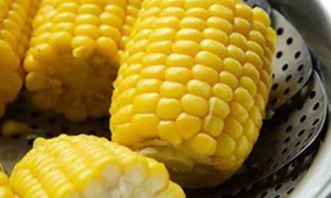 Ăn ngô mỗi ngày suốt 6 tháng, người phụ nữ 60 tuổi bất ngờ khi đi khám