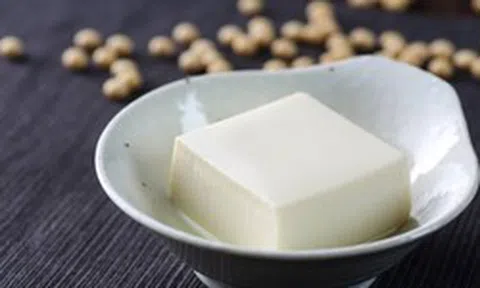 Vì sao đậu phụ càng trắng chưa chắc đã ngon ngậy bổ hơn?