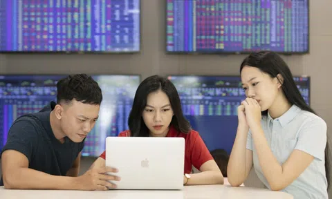 Chứng khoán bất ngờ lao dốc đầu tuần