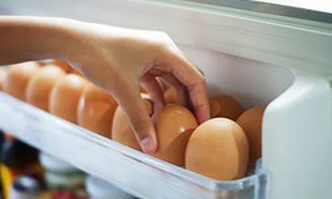 Lời khuyên cho các gia đình hay để trứng trong tủ lạnh