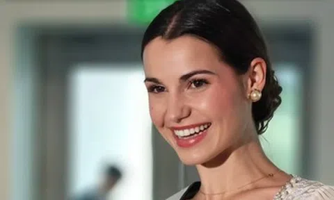 Mỹ nữ 22 tuổi có gia thế đặc biệt thắng Bảo Ngọc ở Miss World 2026 là ai?