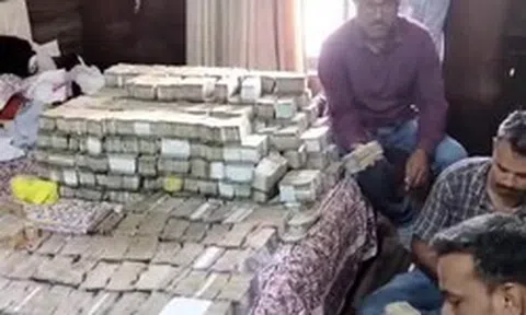 Đột kích nhà “ông trùm” vụ lừa đảo 160 tỷ đồng, thu giữ 14 kg vàng, 294 kg bạc và hơn 46 tỷ đồng tiền mặt