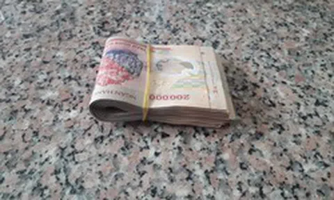 Nam sinh SN 2013 giao nộp cọc tiền 10.600.000 đồng cho công an, cơ quan chức năng khẩn trương xác minh