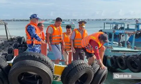 Thuyền trưởng kể lại giờ phút 21 ngư dân "nín thở" giữa biển động