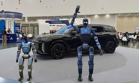 Loạt xe điện, robot, công nghệ mới đang được giới thiệu tại Hà Nội