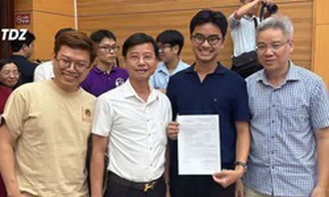 Bức ảnh chụp tại Trường Đại học Y Hà Nội đang gây bão mạng xã hội từ chiều hôm qua: Đúng là hổ phụ sinh hổ tử!