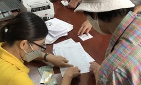 Từ 5/10, cha, mẹ nuôi con có thể nhận thêm khoản trợ cấp mỗi tháng nếu thuộc diện này